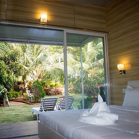 Curlies Zulu Land Hostel Anjuna Ngoại thất bức ảnh
