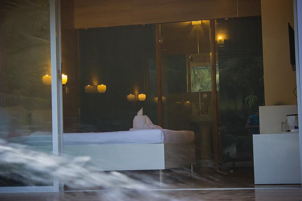 Curlies Zulu Land Hostel Anjuna Ngoại thất bức ảnh