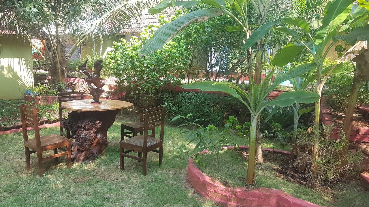 Curlies Zulu Land Hostel Anjuna Ngoại thất bức ảnh