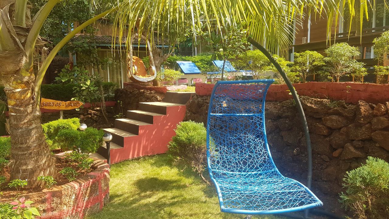 Curlies Zulu Land Hostel Anjuna Ngoại thất bức ảnh