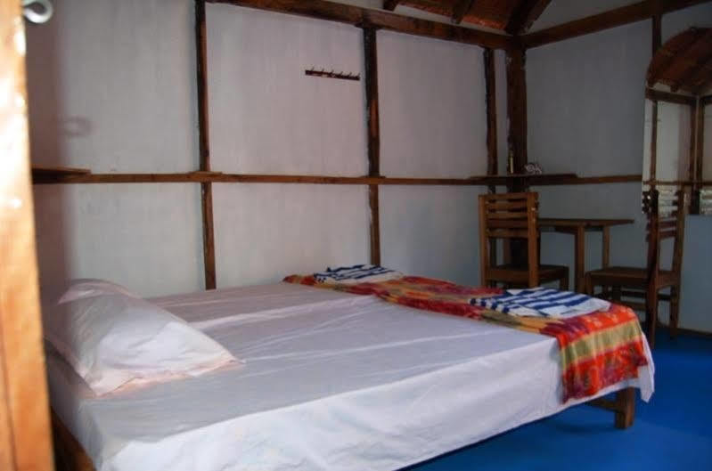 Curlies Zulu Land Hostel Anjuna Ngoại thất bức ảnh